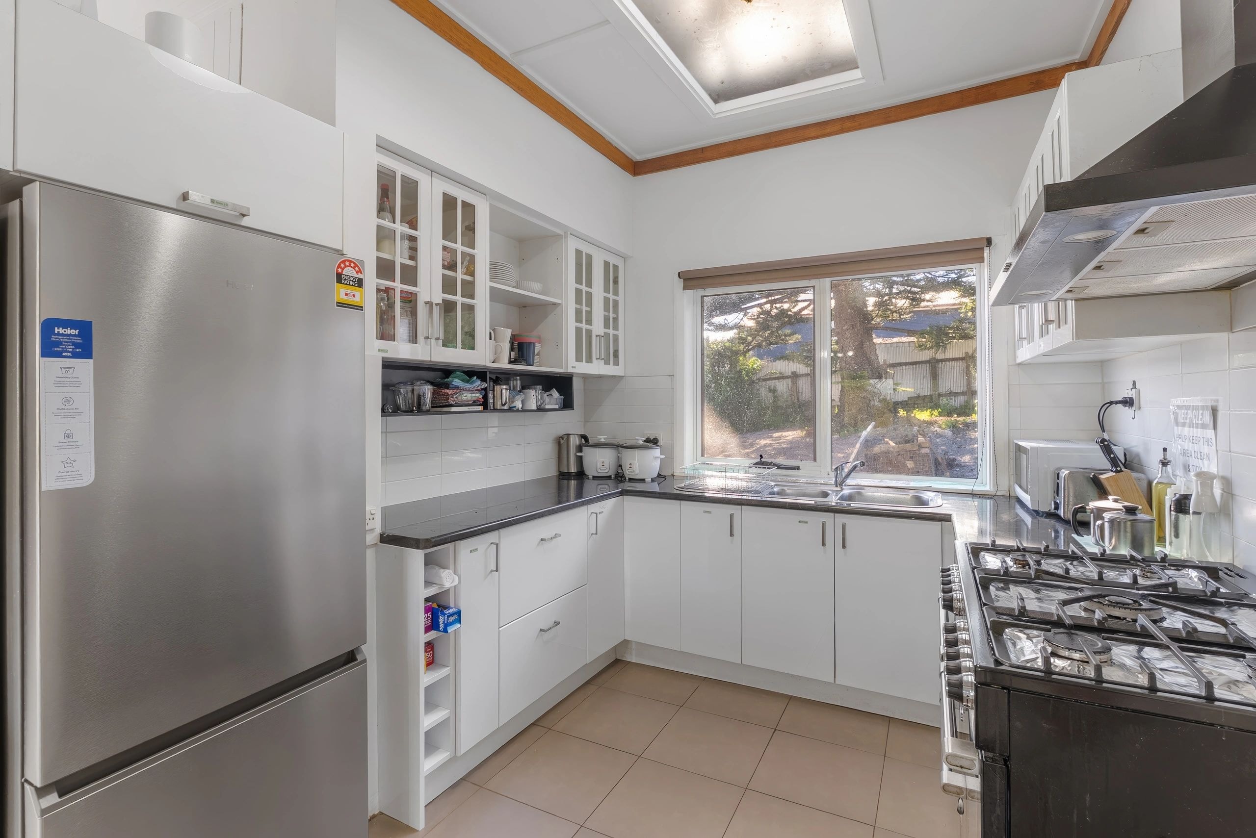 Well-equipped kitchen with gas stove